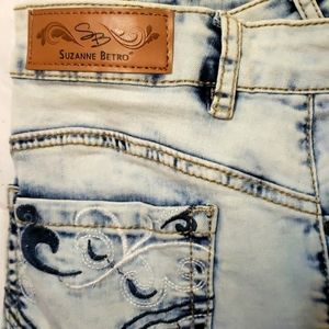 Faded above ankle jeans by Suzanne Betro  Size 12